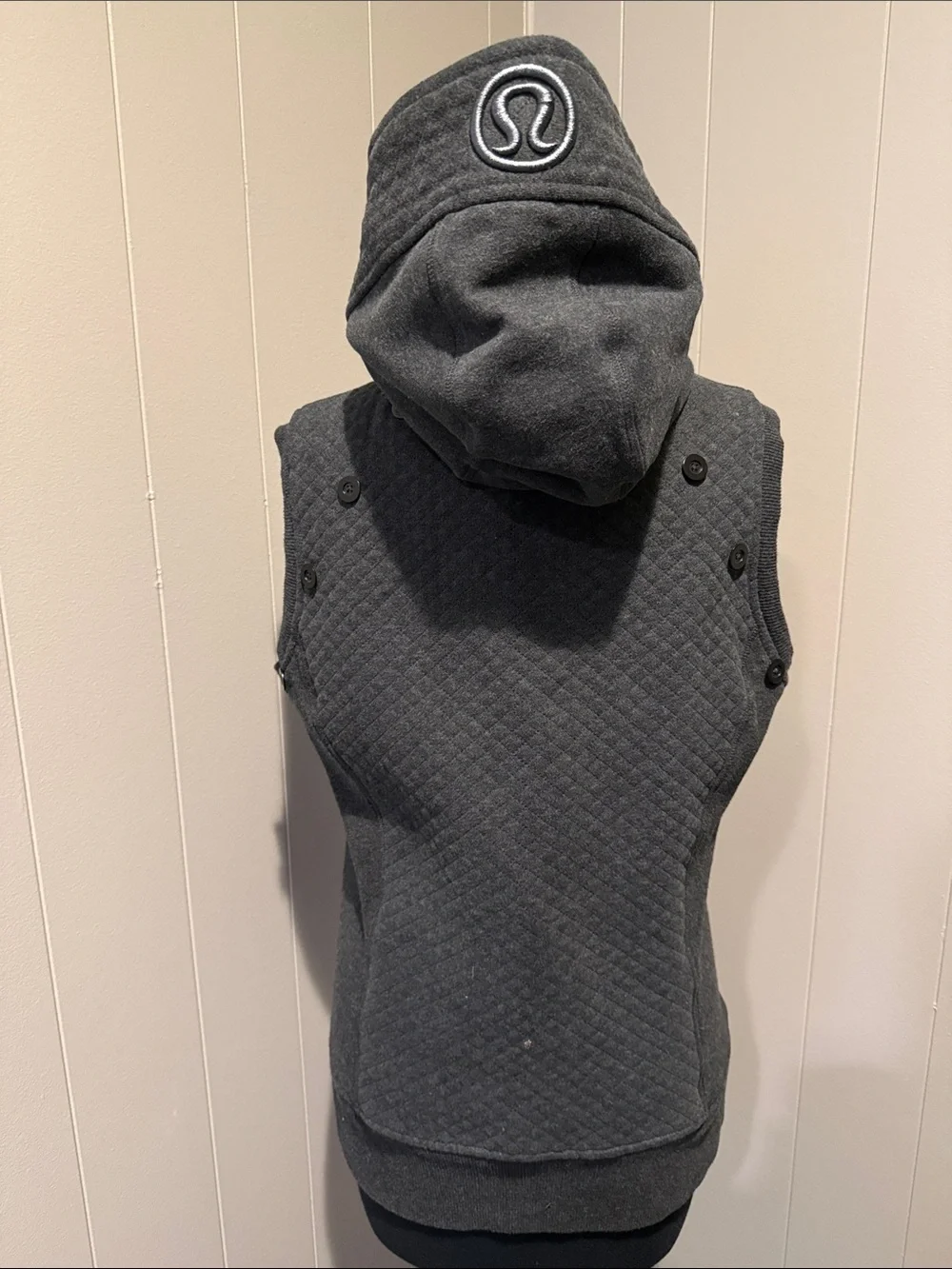 lululemon athletica Women’s 10 Quilted Hooded Vest in Charcoal Gray
